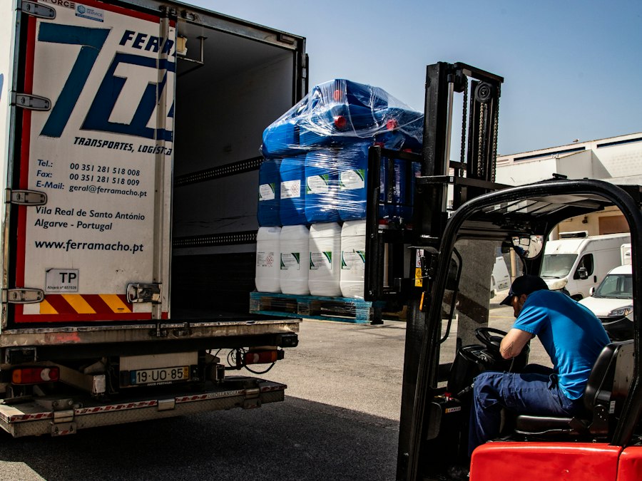 Logiciel de gestion pour le transport et la logistique : chargement de palettes dans un camion